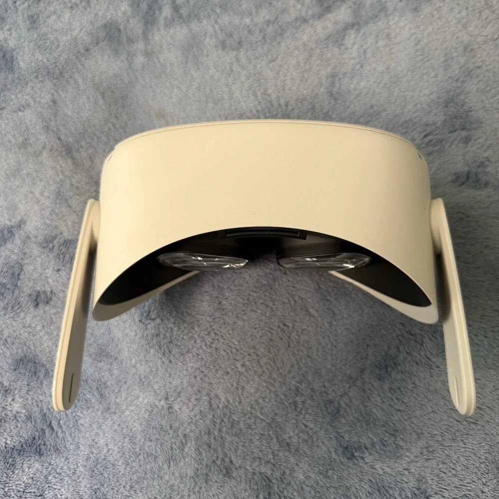 Oculus Quest 2 64GB VR Headset Only KW49CM